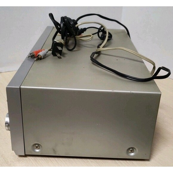 Vintage Sanyo RD W55 Double Stereo Cassette Deck Tape Player Powers On-Parts - Picture 6 of 10